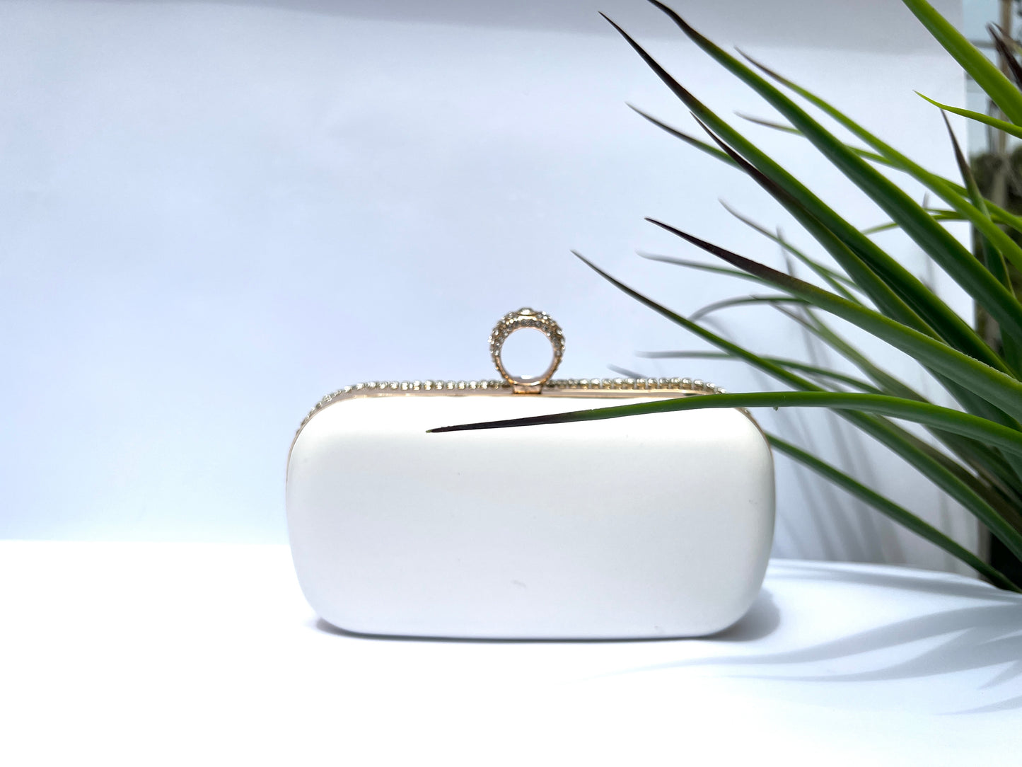 Livia - Pearl and Stone Engraved