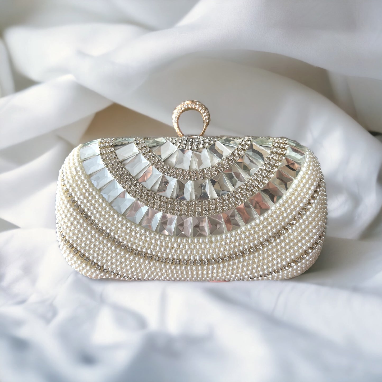 Livia - Pearl and Stone Engraved