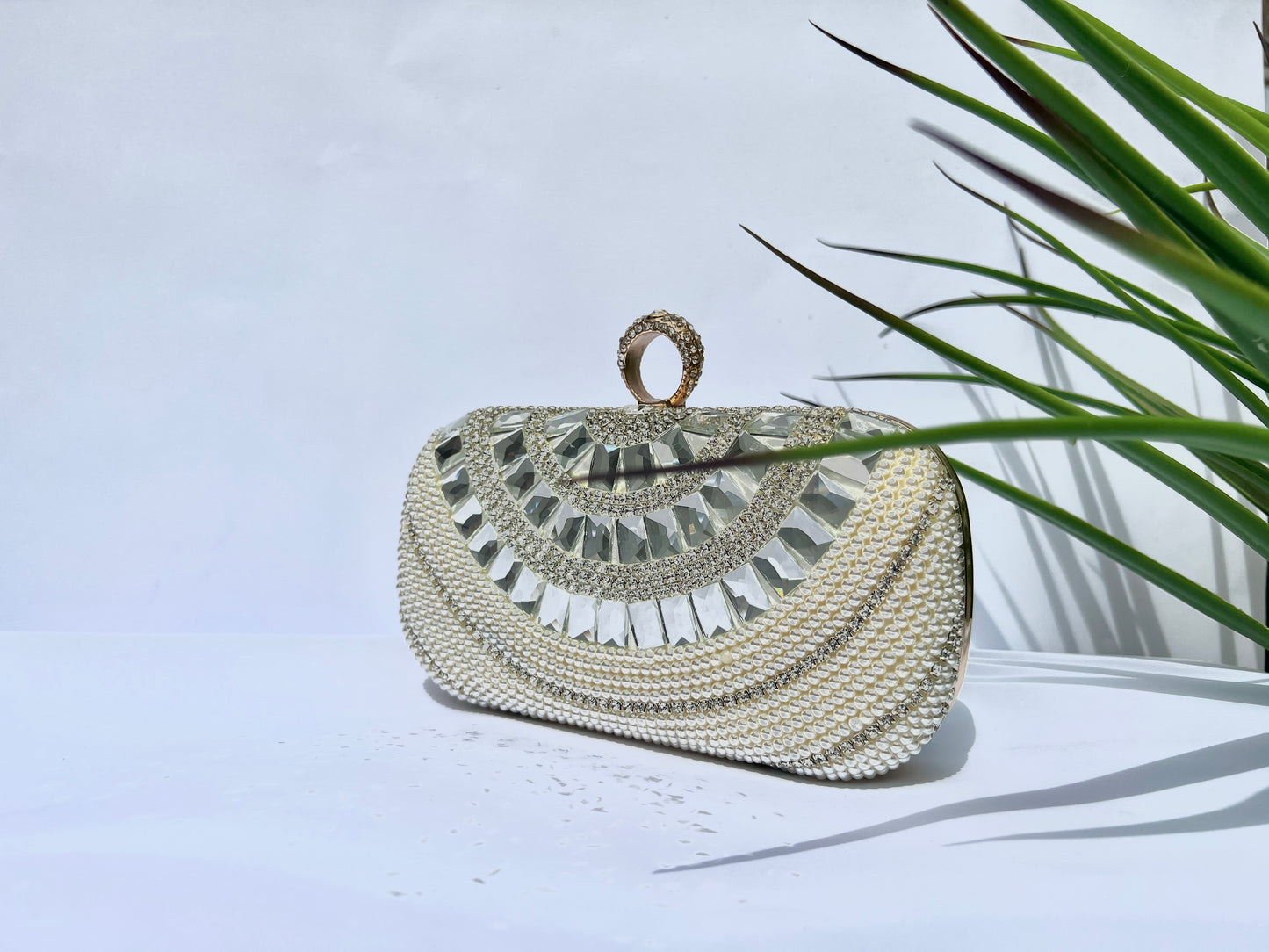 Livia - Pearl and Stone Engraved